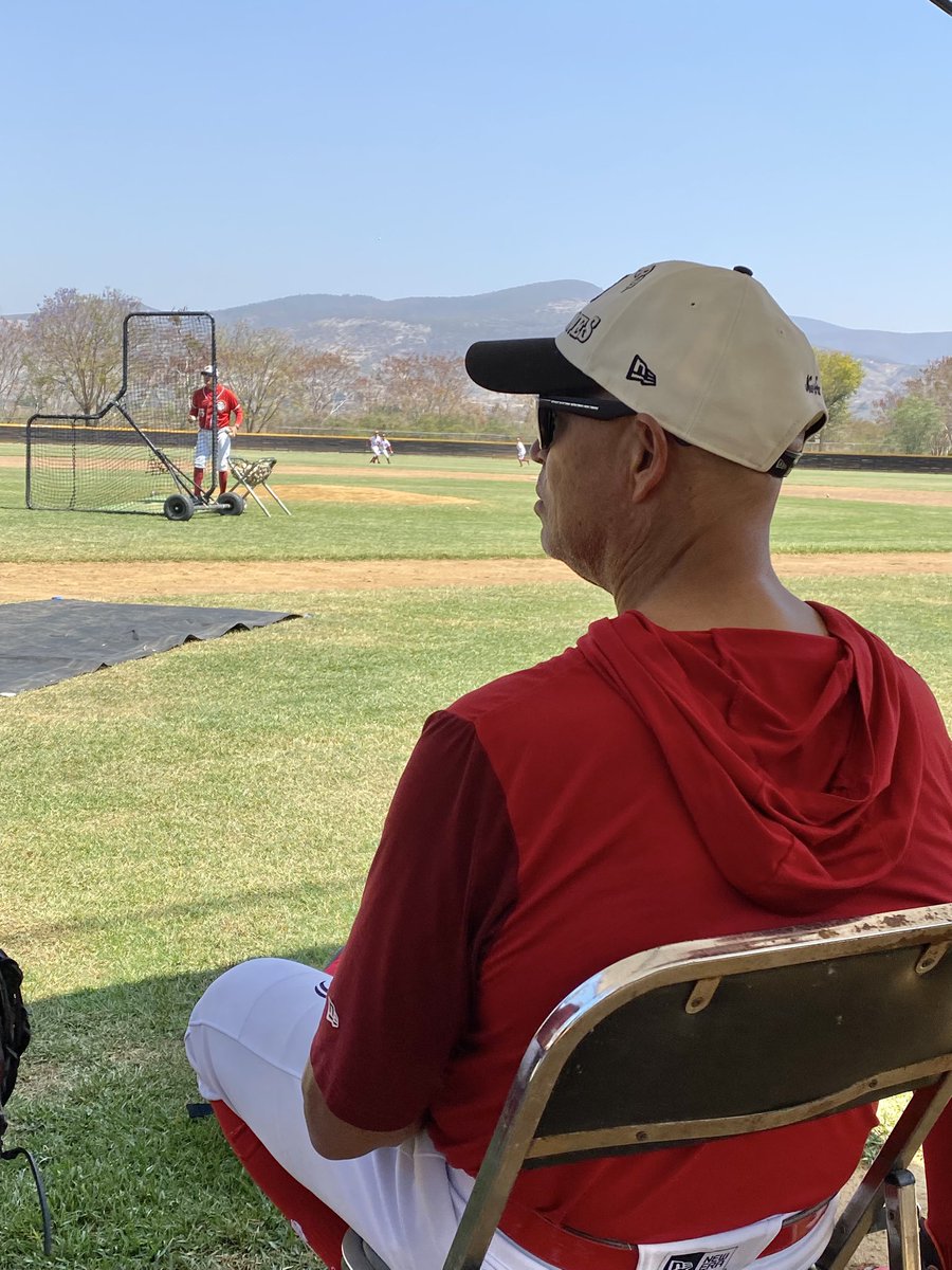 Academia AHH tweet media