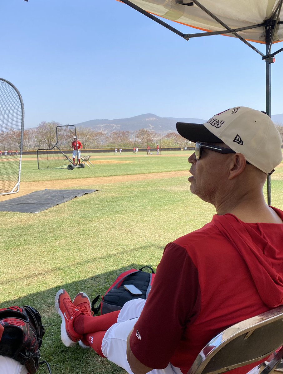 Academia AHH tweet media