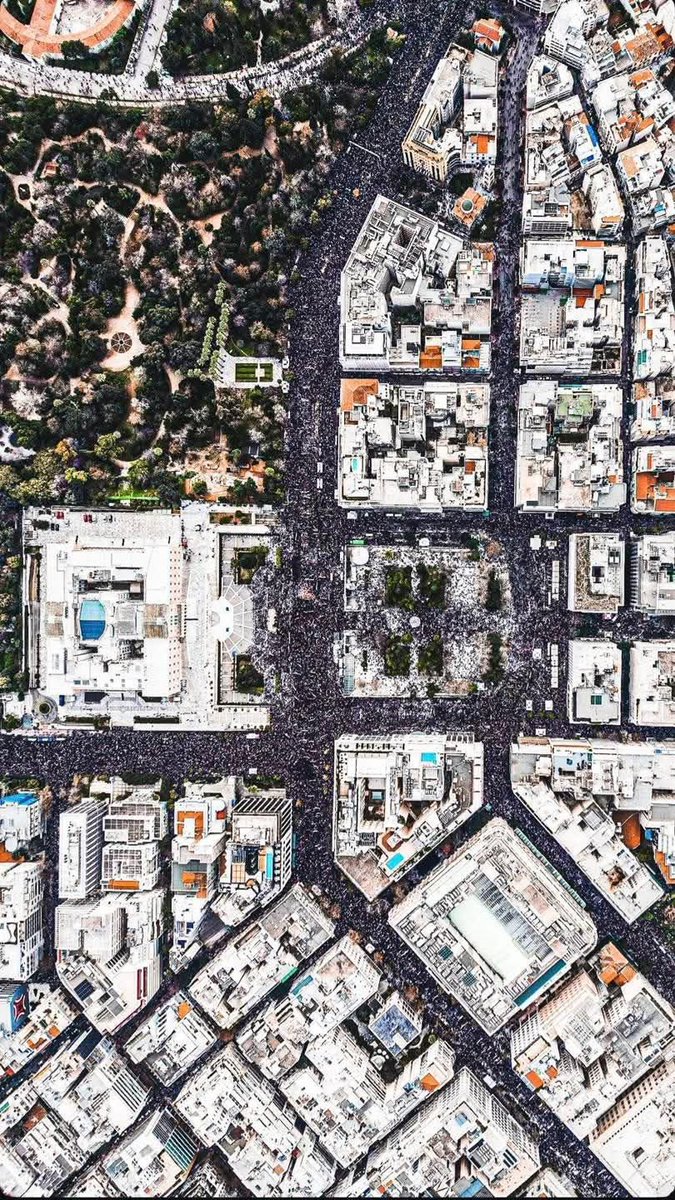 [πώς η ανάγκη γίνεται ιστορία]