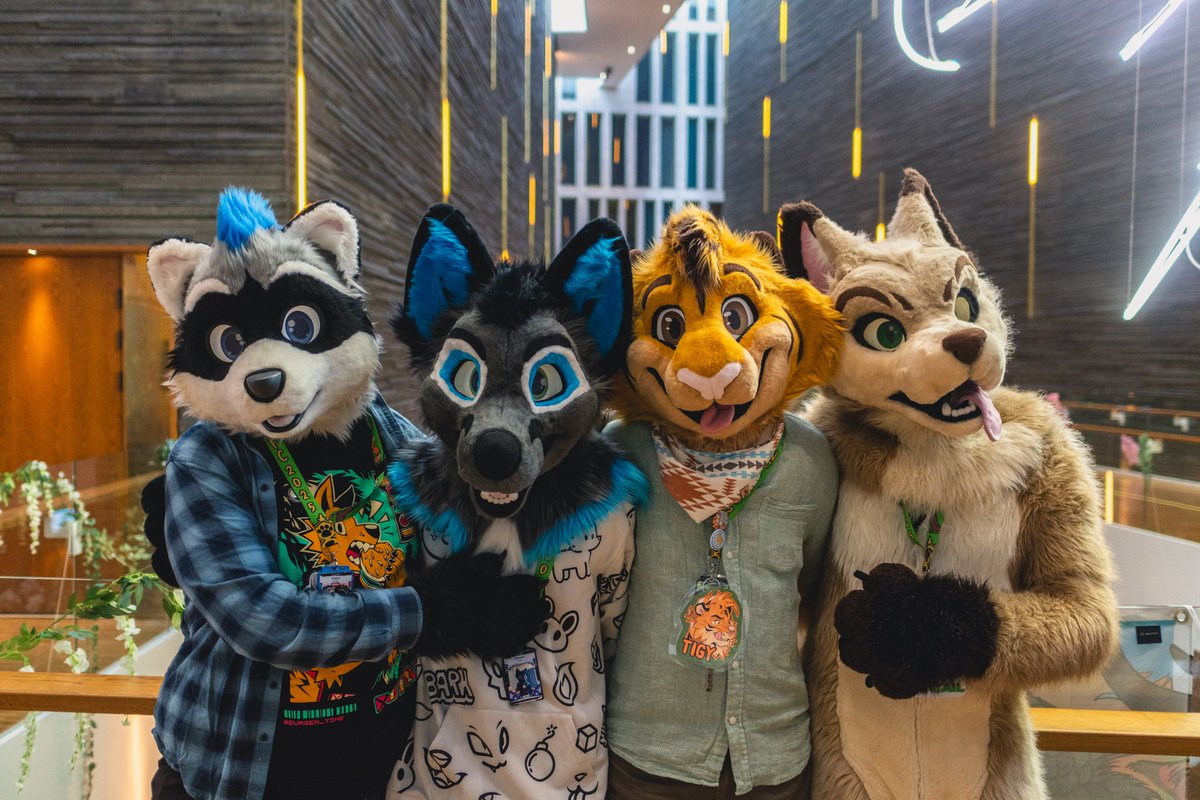 Some cuteies at #NFC25
<a href="/TigyTheGaymer/">Tigy</a> 
<a href="/Stigges1/">Stigges Raccoon</a> 
<a href="/Samoht_Foxxtail/">Foxxtail 💙</a>