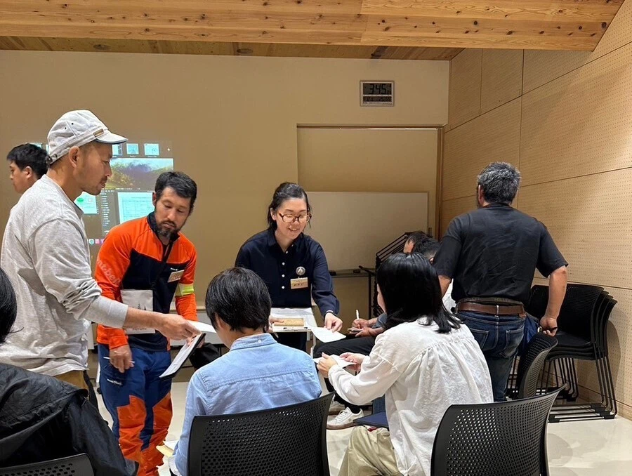 はんのう森林プラットフォーム|埼玉県飯能市|森からはじまる未来をつくる (@hannoforest) on Twitter photo /
#はんのう森林みらい塾
Session 2 ダイジェスト
\
起業するコースでは、
最終日のビジネスコンテストプレゼンに向けて
中間発表を行いました。
専門家や先輩林業家のアドバイスを受け、
塾生同士もフィードバックを出し合って
ブラッシュアップを図ります。
#埼玉県 #飯能市 #森林人材育成 /
#はんのう森林みらい塾
Session 2 ダイジェスト
\
起業するコースでは、
最終日のビジネスコンテストプレゼンに向けて
中間発表を行いました。
専門家や先輩林業家のアドバイスを受け、
塾生同士もフィードバックを出し合って
ブラッシュアップを図ります。
#埼玉県 #飯能市 #森林人材育成