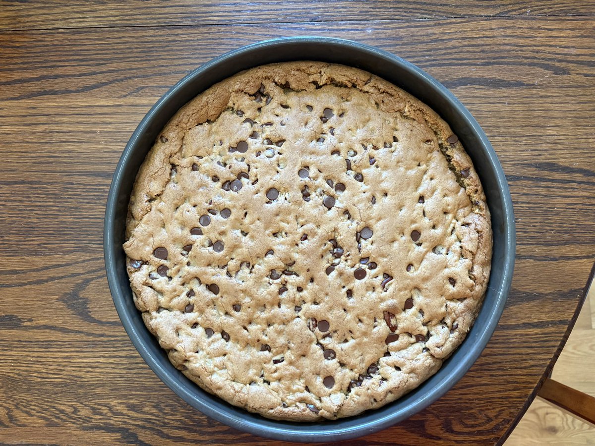 nesbit_'s tweet image. #NoSeedOils #ScratchMade Brown Butter chocolate chip cookie.