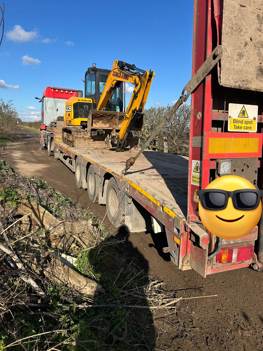 On the 57C this week with another archeology dig, pits all dug inspected and backfilled, concrete bridge the farmer had put in over a culvert meant we couldn’t put anything to heavy in this field but the mighty little diggers got the job done 💪 😂 #JCB #minidigger #NoProblem