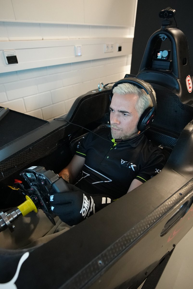 Juca's new office, a little more high-speed than usual!

<a href="/jucaviapri/">Papi JUCA</a> accepted the challenge of becoming a CUPRA KIRO driver for Formula E EVO Sessions in Miami, where 11 of the world's biggest personalities will drive the Gen3 EVO.

#EvoSessions #FormulaE #CUPRAKIRO #KiroRaceco