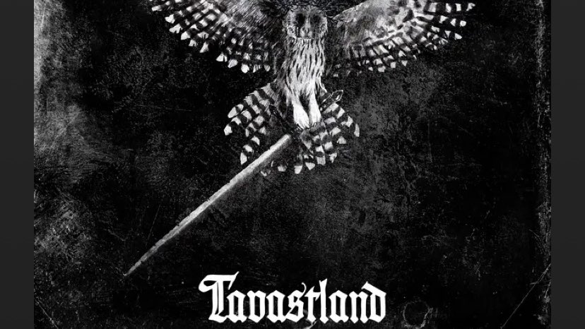 Mud, blood and smiles round the sunny local woods. Path came to a sudden end cause the evil tree choppers were out again/still, <a href="/runningpunks/">Running Punks</a>. 🤬
I let it go - the alternative route presented me a path crossed with the Gebo rune. A gift indeed.
🎧Havukruunu - Tavastland 🖤