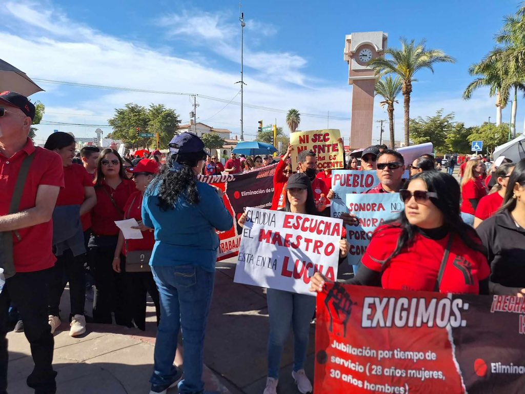 No se puede seguir legislando para que con dinero de los trabajadores se financie al Estado mexicano. 

En todo el país hoy vimos manifestaciones masivas de maestros federalizados. Particularmente en mi estado, #Sonora,  salieron las calles y levantaron la voz, docentes de los