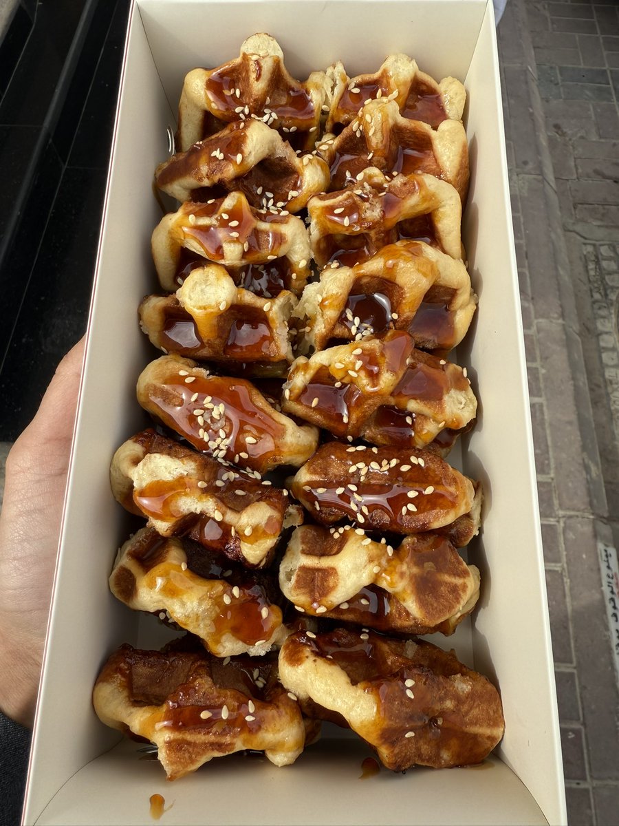 مبارك عليكم الشهر ❤️، من بكرا نكهة الشهر بفلوتد وافل لقيمات بالجبن و دبس التمر 🧀🍯

تتوفر بحجم عائلي ١٦ حبة او حجم عادي ٤ حبات ❤️