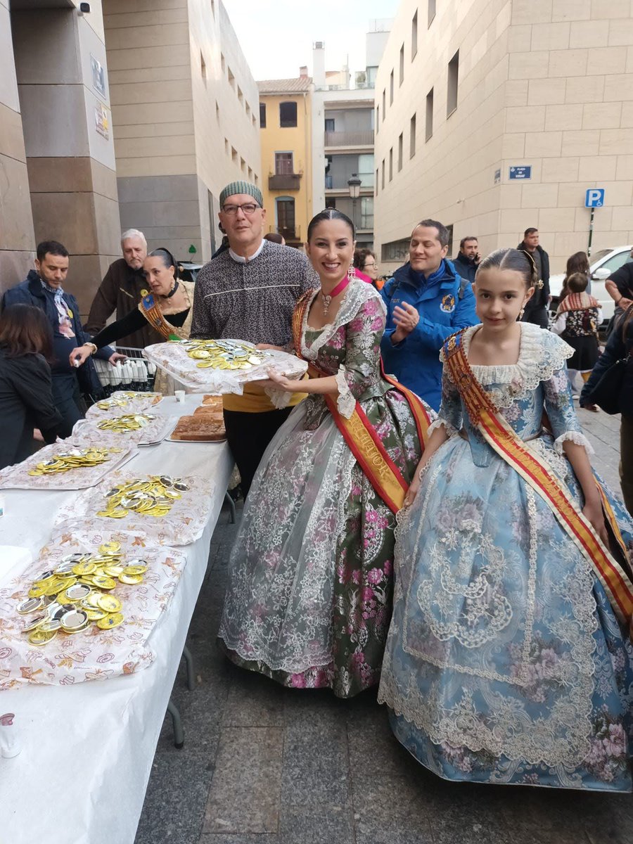 Pilar_SFrancesc's tweet image. … i per a estar preparats per a tot 🤪

#AEPSF25 #Falles25 #Crida