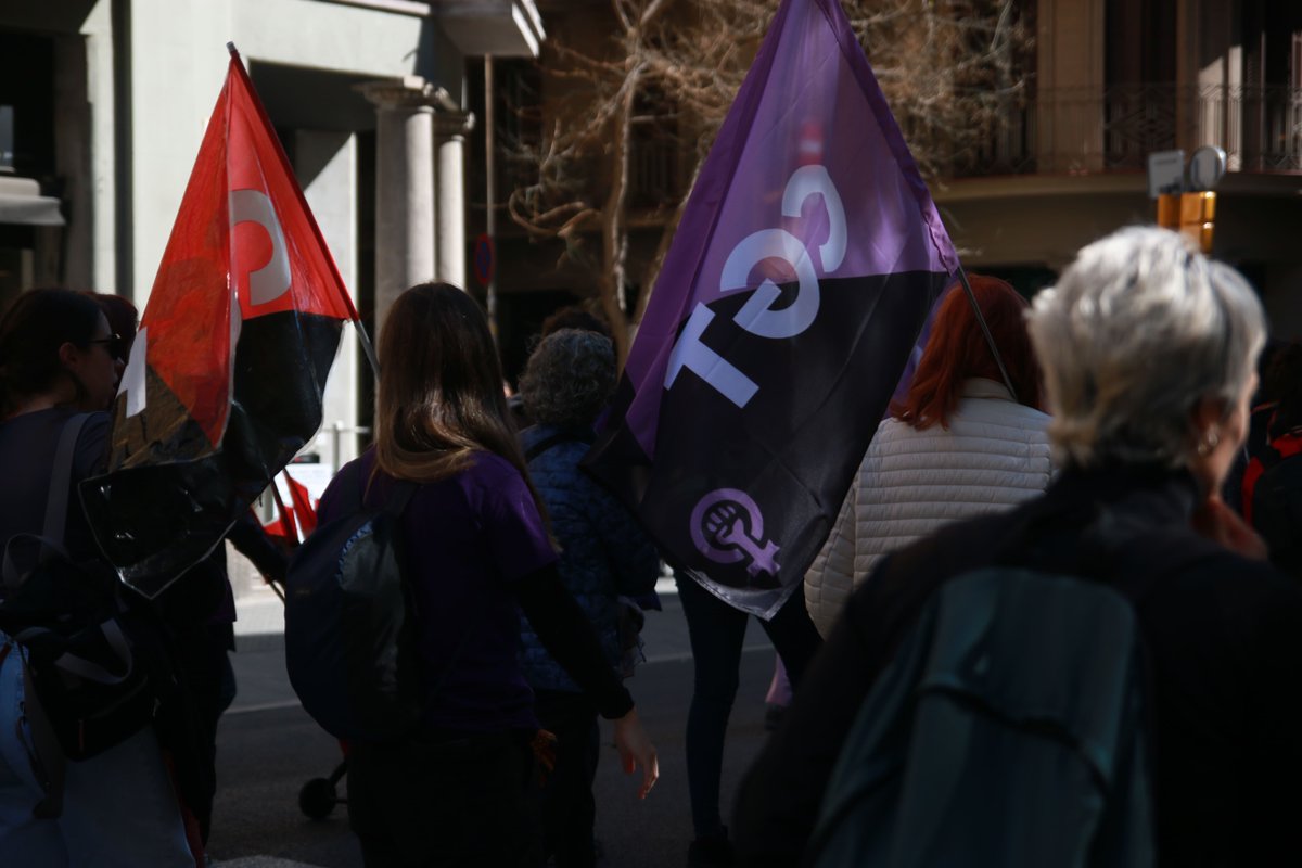#VagaFeminista Per unes condicions laborals dignes en el sector de les cures: salaris justos, convenis col·lectius, estabilitat laboral, eliminació de la bretxa de gènere a les pensions i el reconeixement econòmic i social de les qui han dedicat la seva vida a cuidar.
