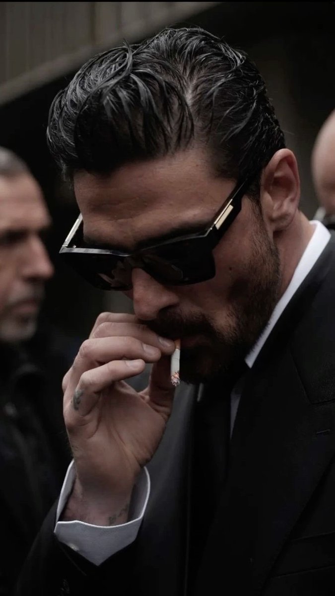 𝗗𝗼 𝘆𝗼𝘂 𝗴𝗼 𝗵𝗮𝗹𝗳 𝗯𝗹𝗶𝗻𝗱 𝘄𝗵𝗲𝗻 𝗹𝗼𝗼𝗸𝗶𝗻𝗴 𝗮𝘁 𝗺𝗲? 

¥