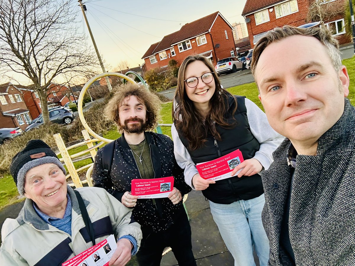 End of week doorstep session in Sale with Bucklow-St Martins councillors <a href="/aidanjwilliams/">Aidan Williams</a> &amp; <a href="/FrancesCosby/">Frances Cosby</a> &amp; my ward colleague Steve 🚪🌹