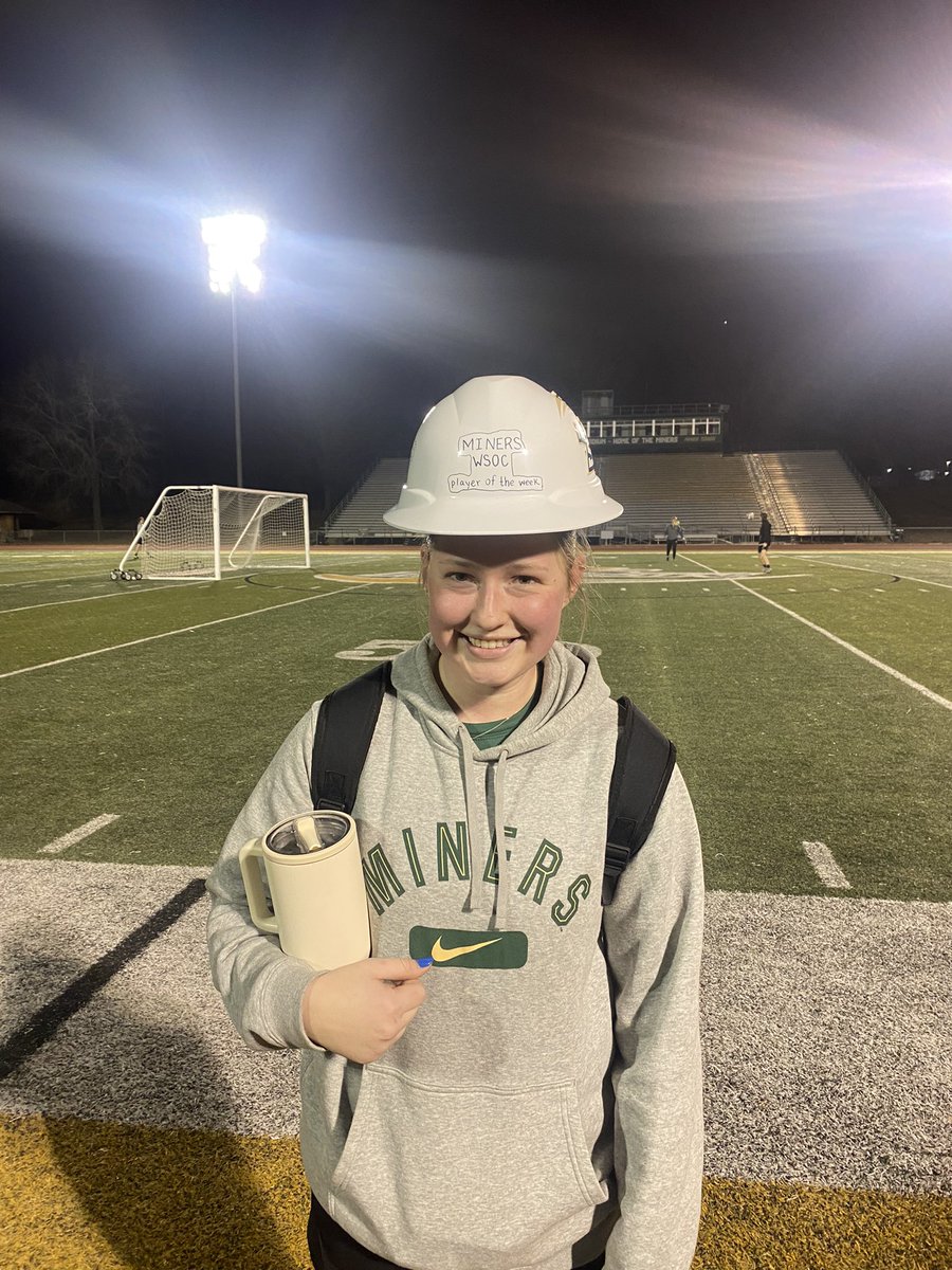 ⛏️Hard Hat Player of The Week⛏️

This week's player of the week for working hard in the fitness, applying our playing principles in practice and consistently contributing during team meetings is...Ella Kramer 💪🏼