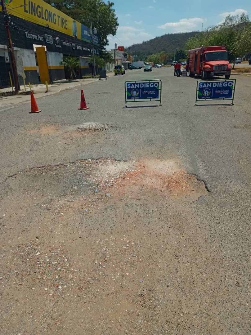 Alcaldia San Diego (@alc_sandiego) on Twitter photo Continuamos con las jornadas de bacheo en todo el municipio
El día de hoy realizamos labores en la Vía de Servicio de la Av. Don Julio Centeno en el sector de Campo Solo
Gracias a la gestión de nuestro alcalde <a href="/leonjura/">León Jurado L.</a> seguiremos rebajando para brindarles espacios seguros Continuamos con las jornadas de bacheo en todo el municipio
El día de hoy realizamos labores en la Vía de Servicio de la Av. Don Julio Centeno en el sector de Campo Solo
Gracias a la gestión de nuestro alcalde <a href="/leonjura/">León Jurado L.</a> seguiremos rebajando para brindarles espacios seguros