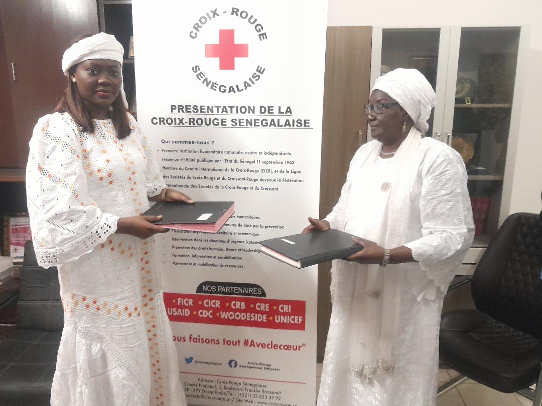 CSenegalaise's tweet image. La @CSenegalaise  et le Centre régional des œuvres universitaires et sociales (CROUS) de l’Université Amadou Mahtar Mbow de Diamniadio, signent un protocole d’accords de partenariat pour la promotion de la santé, la formation aux premiers secours des étudiants et du personnel...