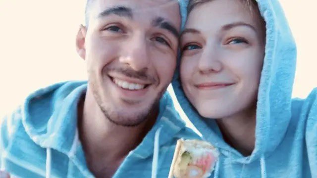 En las últimas horas se estuvo hablando de la teoría que dice que Brian Laundrie (asesino y pareja de Gabby Petito), en realidad no se quitó la vida como nos hicieron creer y está viviendo en Italia. Y ¿por qué digo esto? Si las autoridades dijeron que se había disparado+