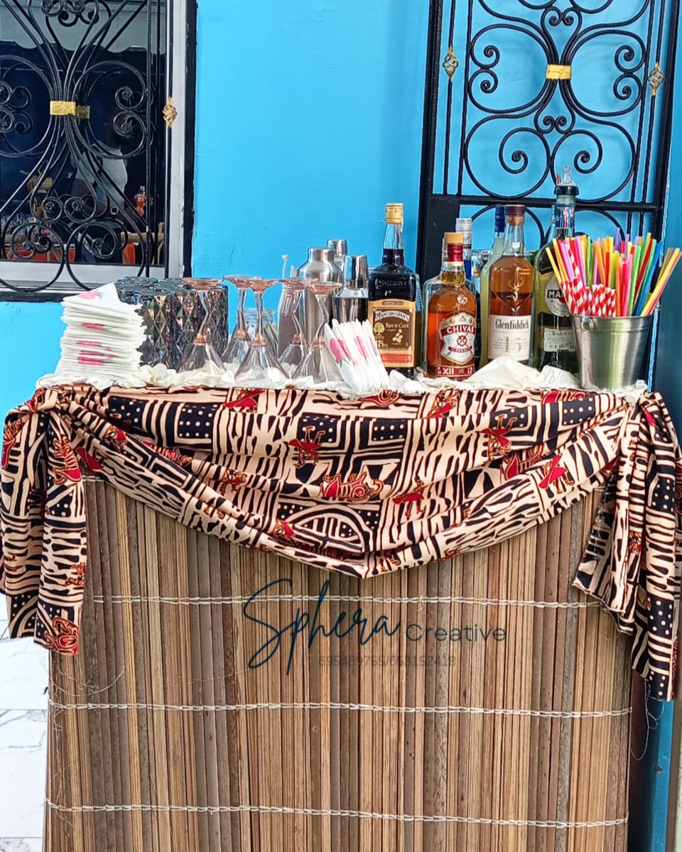 1. Les croquettes de plantain de la marque L&amp;C SNACKS <a href="/CroquettePlan/">L&C SNACKS</a> 
2. T-shirts streetwear de <a href="/LetCClothing/">L&C Clothing.</a> 
3. Les bonnets en satin de <a href="/lonCmr/">Lón</a> 
4. Pour vos décorations ,tous types d'évènements <a href="/spher_acreativ/">Spher_acreative</a>
