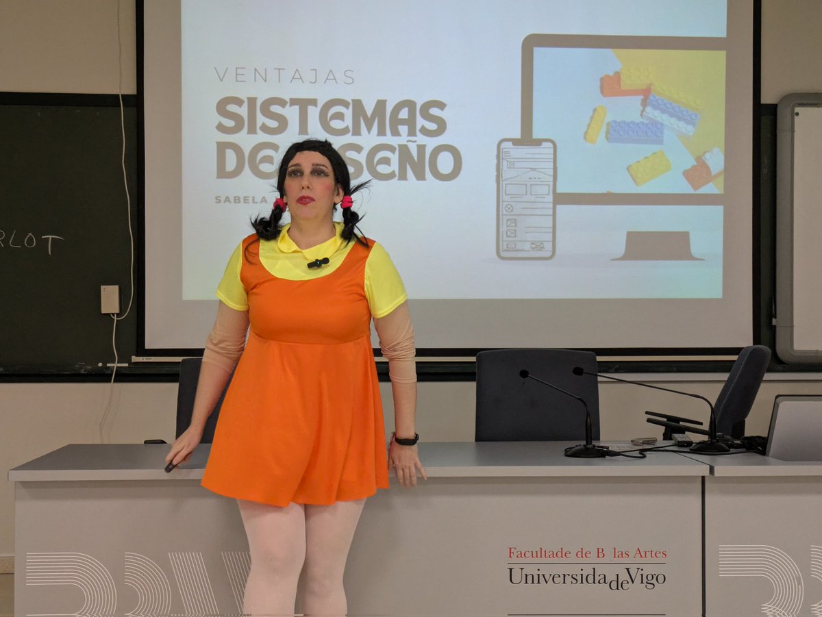 Y empieza en esta meetup carnavalesca de #WPPontevedra nuestra presidenta <a href="/castrovilar/">Sabela Muñiz</a> hablando de sistemas de diseño en nuestras páginas webs de #WordPress  👏