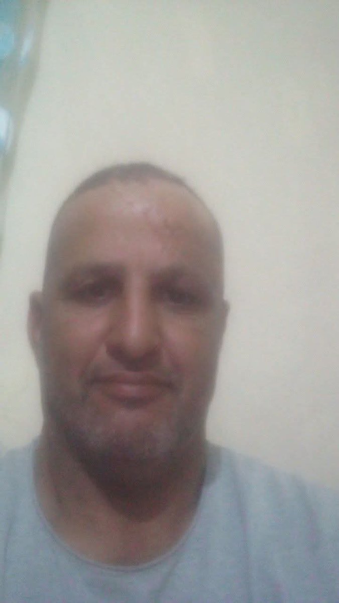 Las autoridades de ocupación marroquíes detuvieron al bloguero saharaui Mohamed Ankikeiz en #Dajla el 26 de febrero. Estuvo retenido 8 horas e interrogado por sus publicaciones en Facebook sobre el aniversario de la proclamación de la República Saharaui.
#SaharaOccidental