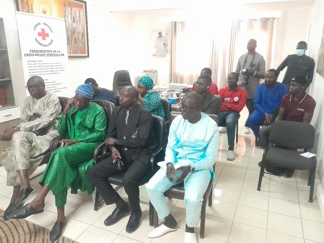 Croix-Rouge sénégalaise (@csenegalaise) on Twitter photo La <a href="/CSenegalaise/">Croix-Rouge sénégalaise</a> et le Centre régional des œuvres universitaires et sociales (CROUS) de l’Université Amadou Mahtar Mbow de Diamniadio, signent un protocole d’accords de partenariat pour la promotion de la santé, la formation aux premiers secours des étudiants et du personnel... La <a href="/CSenegalaise/">Croix-Rouge sénégalaise</a> et le Centre régional des œuvres universitaires et sociales (CROUS) de l’Université Amadou Mahtar Mbow de Diamniadio, signent un protocole d’accords de partenariat pour la promotion de la santé, la formation aux premiers secours des étudiants et du personnel...