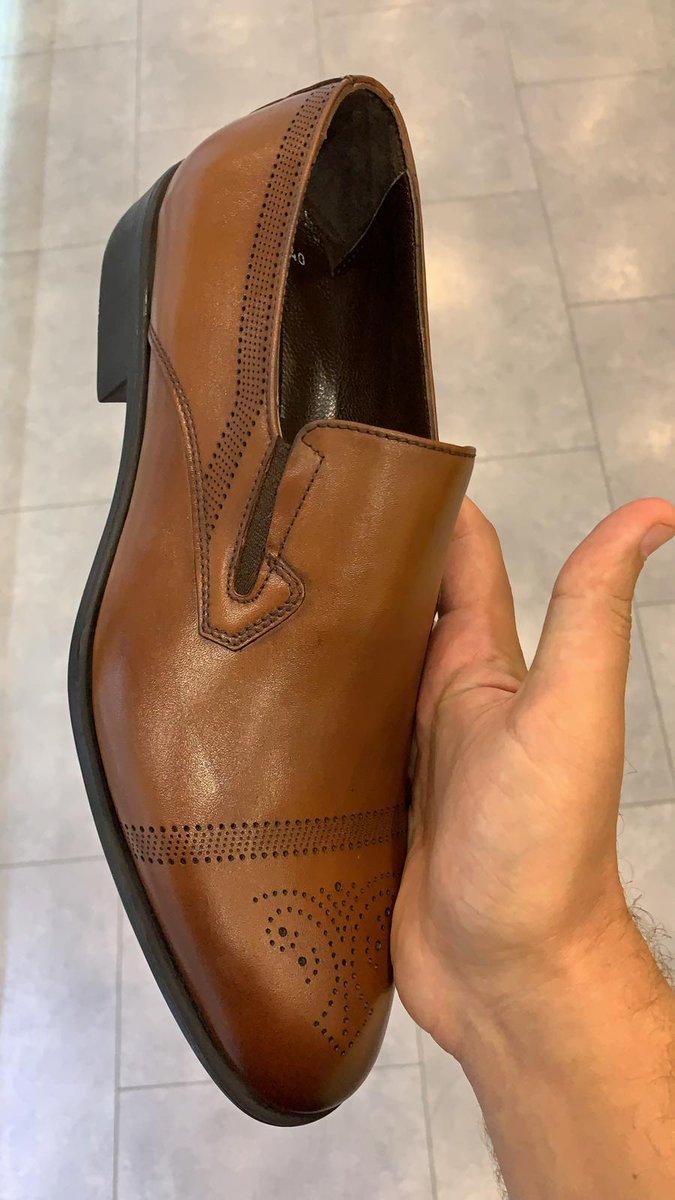 DesignsBossBig's tweet image. 👞 Step into style with Big Boss Designs! Quality shoes for the modern man. 👌🔥

📍 Sonalux Building, Opp. Family Bank, Moi Avenue
📞 0739 665299
#BigBossDesigns #StepUpInStyle #MenFashion #QualityShoes #ElegantLook