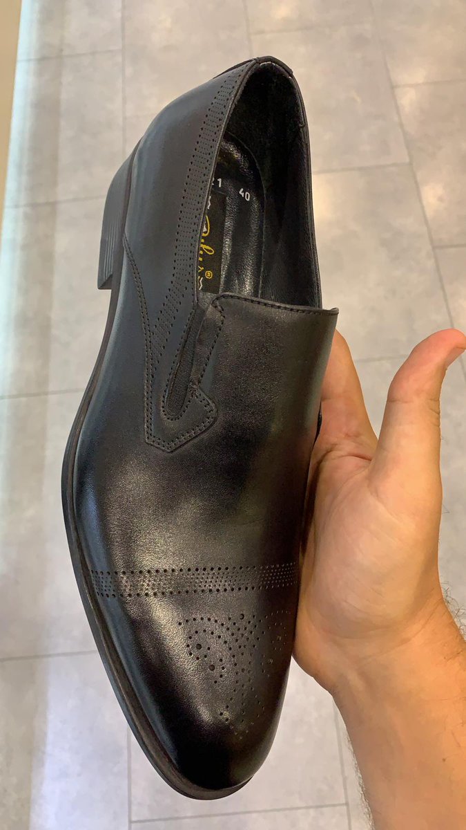 DesignsBossBig's tweet image. 👞 Step into style with Big Boss Designs! Quality shoes for the modern man. 👌🔥

📍 Sonalux Building, Opp. Family Bank, Moi Avenue
📞 0739 665299
#BigBossDesigns #StepUpInStyle #MenFashion #QualityShoes #ElegantLook