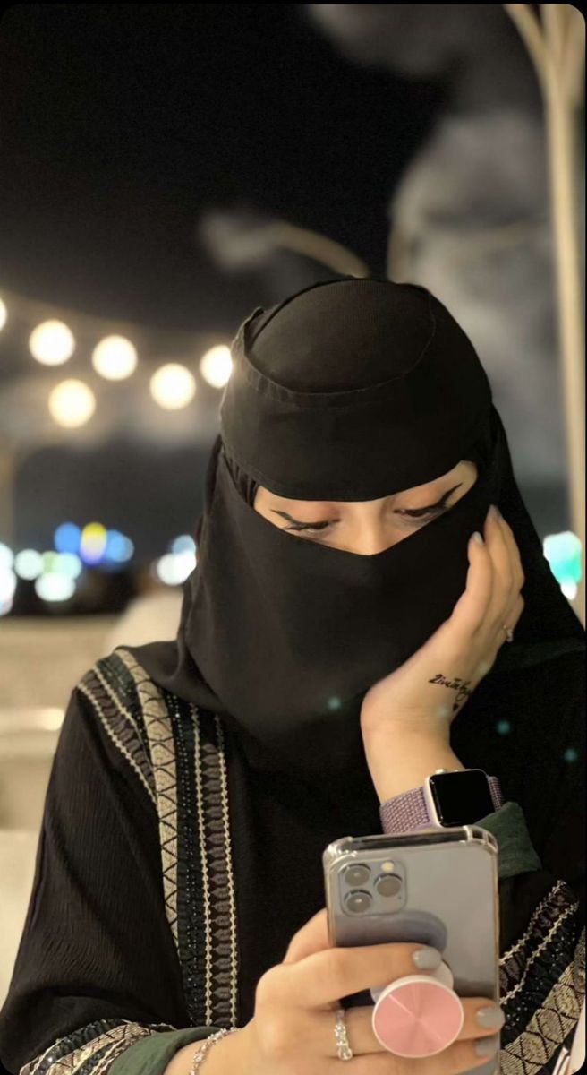 ياو ليف  الـروح  ياضي  العيون 
أنت من حبك  على  صدري  وسام 

ياعيوني  انت لك  عمري  يهون 
وانت  نبض القلب يابدر التمام..