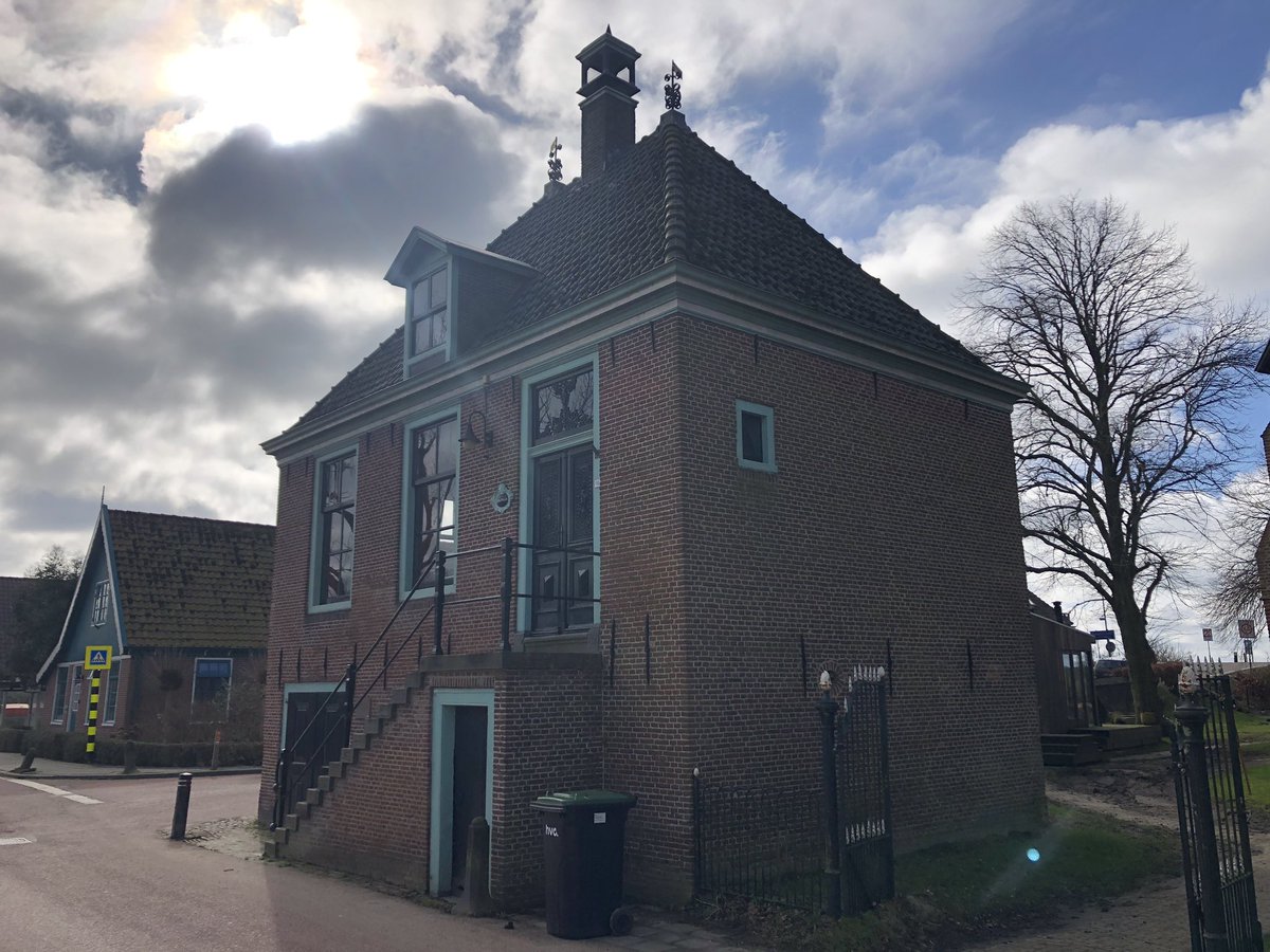 Pittoresk dorpje Schellinkhout aan het Markermeer in de nabijheid van als maar uitdijende bedrijventerreinen van Hoorn. #schellinkhout