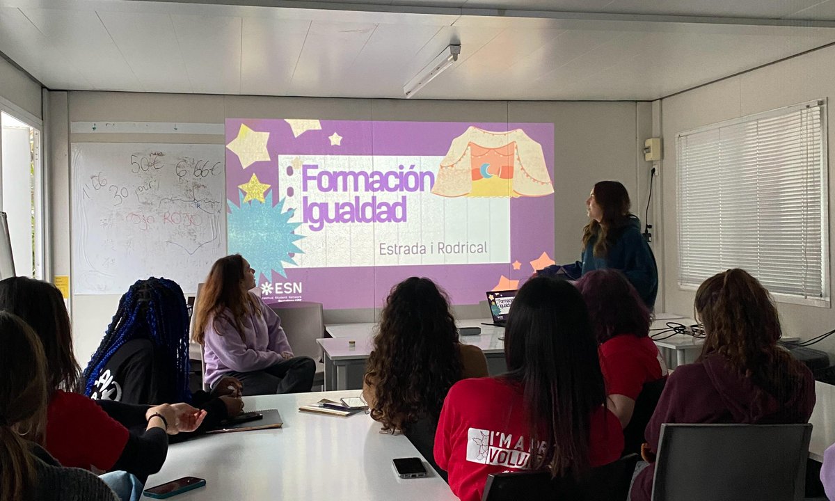 ESN_UPF's tweet photo. Un cap de setmana ple d'aprenentatge i diversió al #miniKINESI d'#ESNBarcelonaUPF 🙌. Un esdeveniment intern amb tallers i dinàmiques per fomentar el treball en equip i la cohesió 😊 i poder oferir el millor de cada un/a als estudiants internacionals! https://t.co/cfqgM99aZB