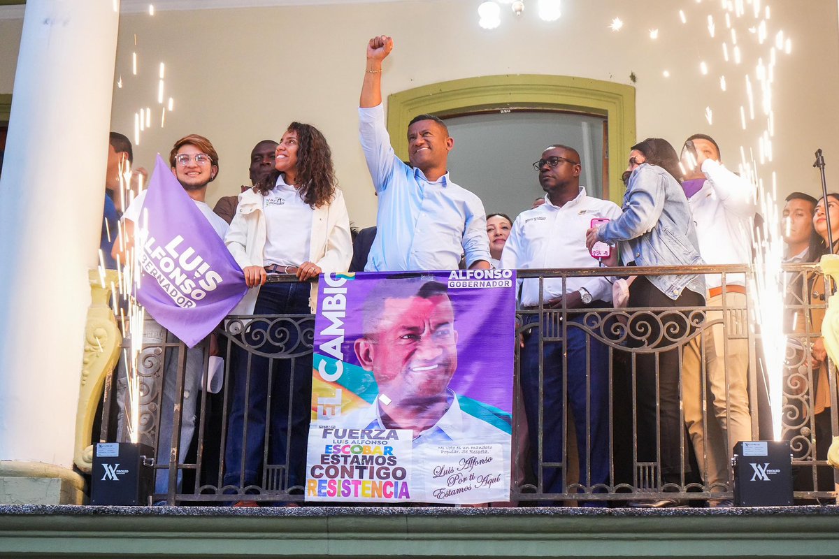 ¡Este mandato popular sigue firme porque juntos somos la fuerza del #Cambio! 💜

Ayer, tras conocer el fallo del <a href="/consejodeestado/">Consejo de Estado</a> que ratifica nuestra elección, regresamos a la <a href="/gobnarino/">Gobernación de Nariño</a>, donde nos esperaba el abrazo sincero de quienes han creído en este proyecto desde el primer