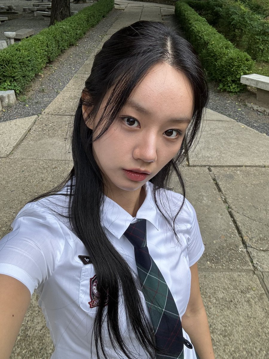 LlenyLem's tweet photo. Girls don't want a boyfriend, they want lee hyeri https://t.co/sofJ9K82cX