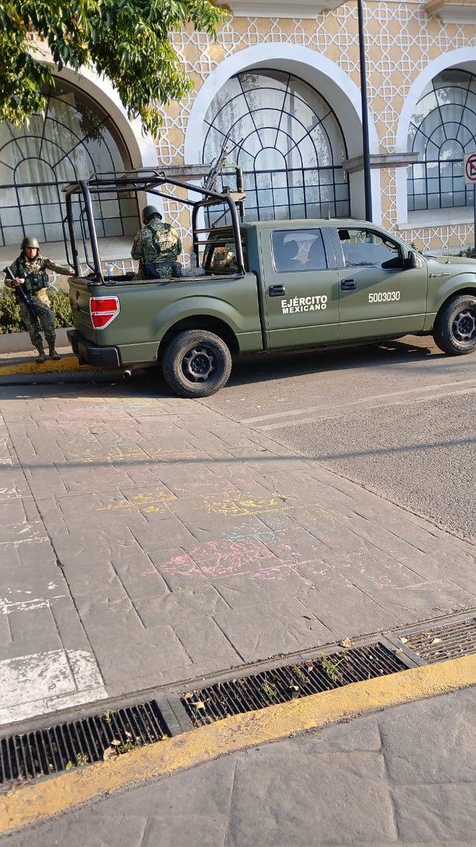 chavitaprepa82's tweet photo. Así amaneció el Palacio de Gobierno de la Maestra @delfinagomeza y @horacioduarteo
En #Edoméx
@AristeguiOnline @levmx666 @lajornadaonline @ManuelGilAnton @SEP_mx @Claudiashein
#CNTE #MMCRE #SEI #CUJR https://t.co/l9NFznz6Ys