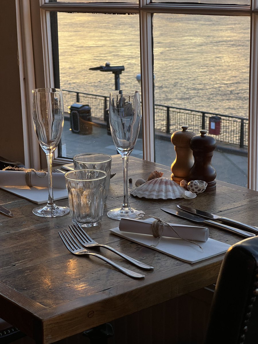 CuttySarkPub's tweet photo. Yesterday we held our first Captain’s Club of 2025, a beautiful set menu dinner accompanied by our Captain’s knowledge on fine wines🥂🐚
•
•
•
#cuttysarkpub #youngspubs #seafooddinner #riversidepub #gastropub https://t.co/qswK4sOnmM