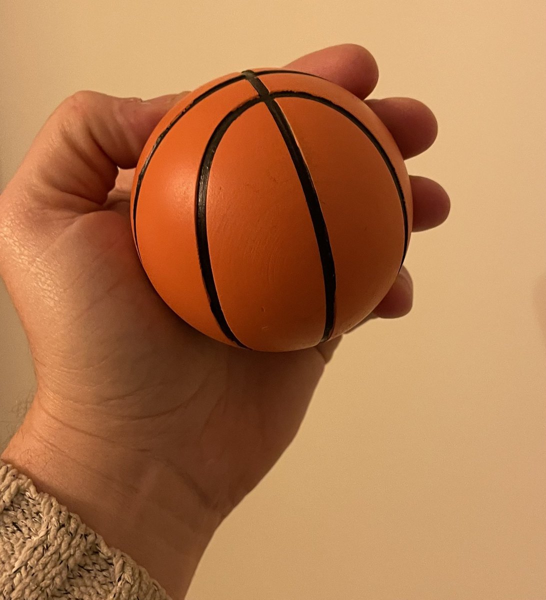 jex_cards's tweet image. Un mini ballon 🏀 en impression 3D ? 
✅ Fait 

Plutôt content du test.

J’en ferai un plus gros pour le @TCS31000 😉 … et pas qu’un ballon 😜

Qui vient à Toulouse ? 

#Impression3D #Basketball #NBACardsAddict