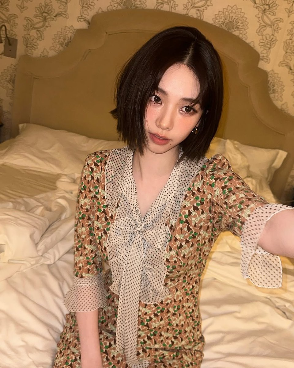 ujiminphoria's tweet photo. OH MY GOD MISS KARINA??!!? https://t.co/g0J6zTEBC5
