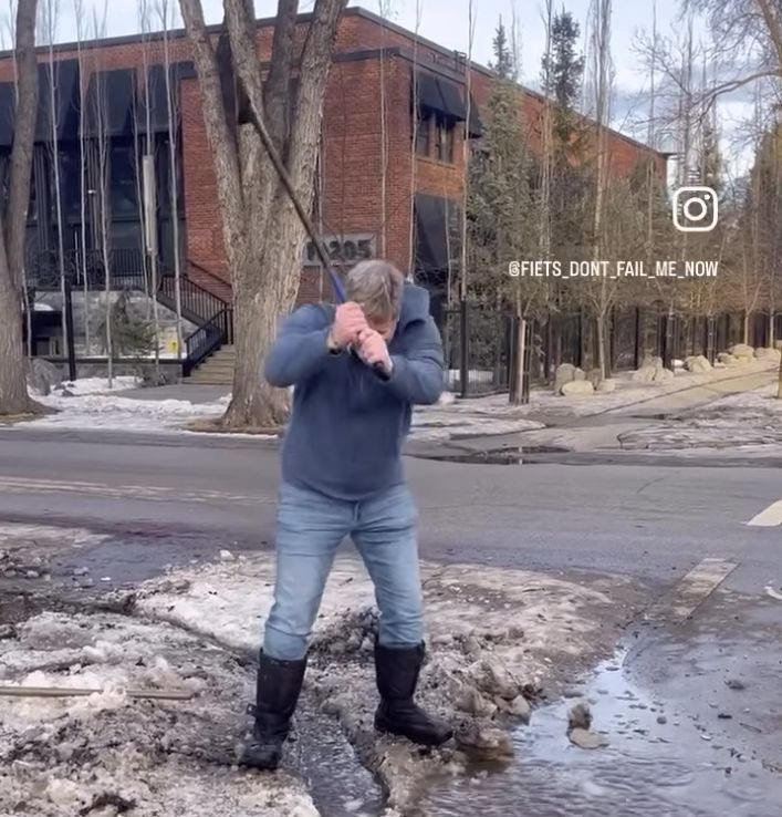 As the weather warms conditions change daily. What  positives have you seen walking, biking, or taking transit?

We've seen people clearing drains with pickaxes or helping clear pooled water off elderly neighbours sidewalks, and many other examples!

#YEGSnowStories
