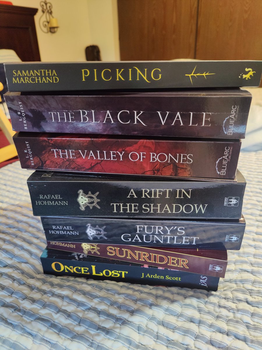 LReneeB8's tweet photo. What fills you with pride? For me, it's this, right here. My writing group, #TheFourSeasonsofEpicFantasy, met at #LTUE in 2018. We've been together ever since, and these are the books we've published so far.
#WritingCommunity https://t.co/DA2VzWVuum https://t.co/1mjq9kgWQf
