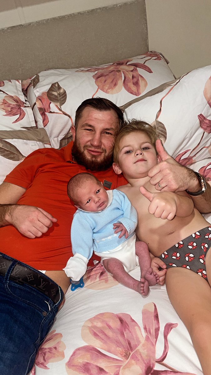 isaaclowe6's tweet image. My two boys my life’s 💙💙🌎🌎🌎