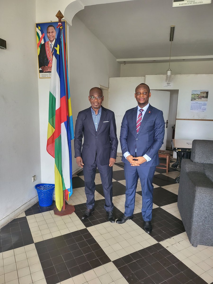 Mardi 25 février, rencontre avec le Chargé d'Affaires de l'Ambassade de la RCA à Kinshasa pour parler des préparatifs de présentation de mes lettres de créance à Bangui. Au plaisir de servir de pont solide entre 🇬🇳 🇨🇫