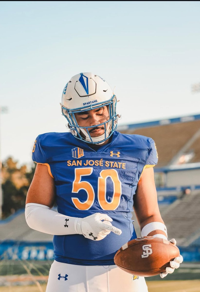 _BlakeGraham_'s tweet image. Beyond blessed to receive an offer from San José State University. Thank you @CoachGregBurns @JohnEstes55 for this opportunity to further my education and dreams! Thank you for believing in me! #AGTG