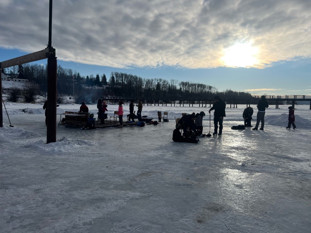 ArtemisGoldInc's tweet image. We were pleased to support &amp;amp; participate in the Village of Fraser Lake’s 2025 Family Day events, including free public skating at the local arena, a BBQ, a wool weaving demonstration, outdoor skating, hockey, and hot chocolate and cookies. 
#artemisgold #blackwatermine #miningbc