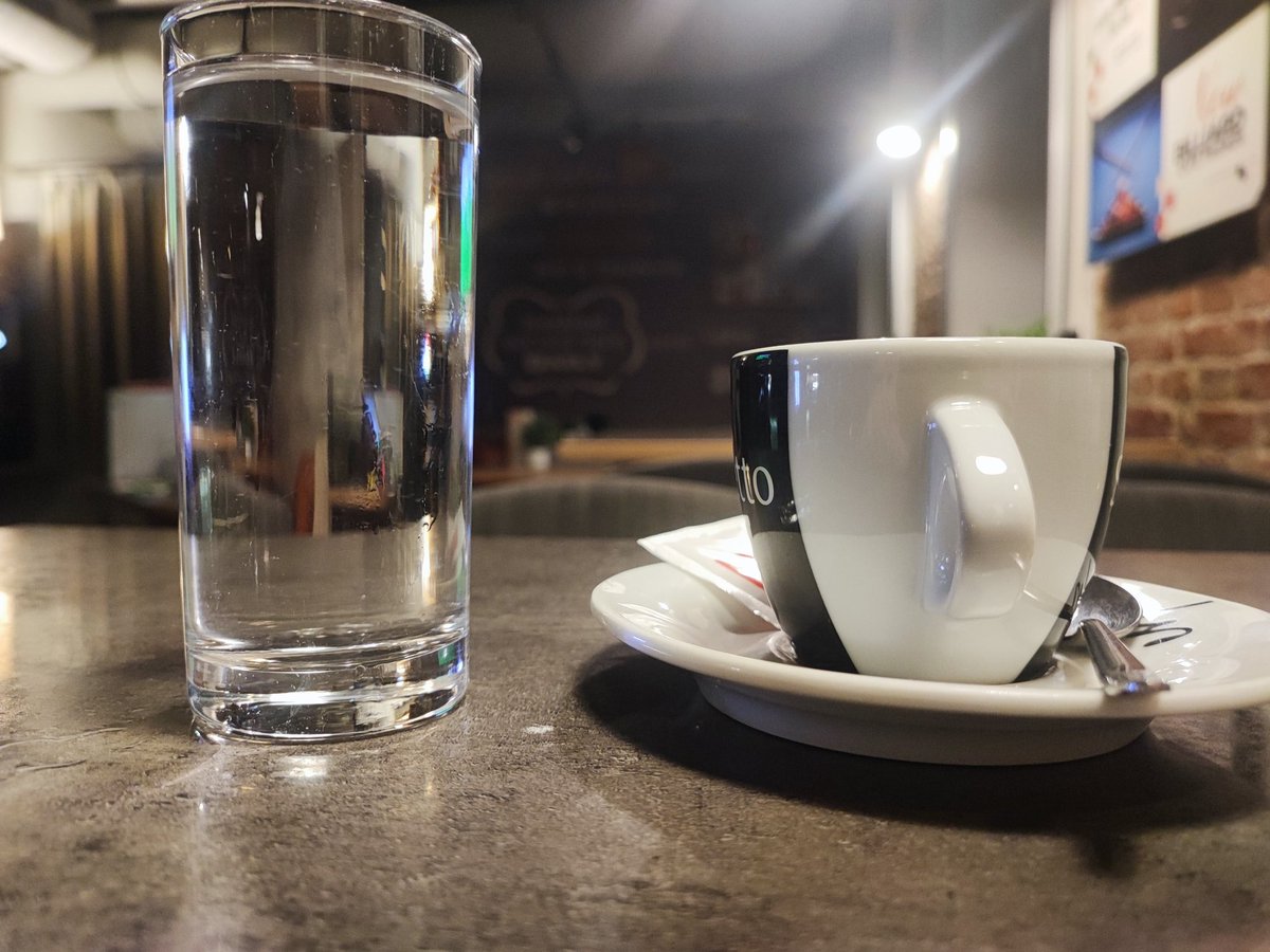 Tu uz ☕
Dobro veče lajno 😘