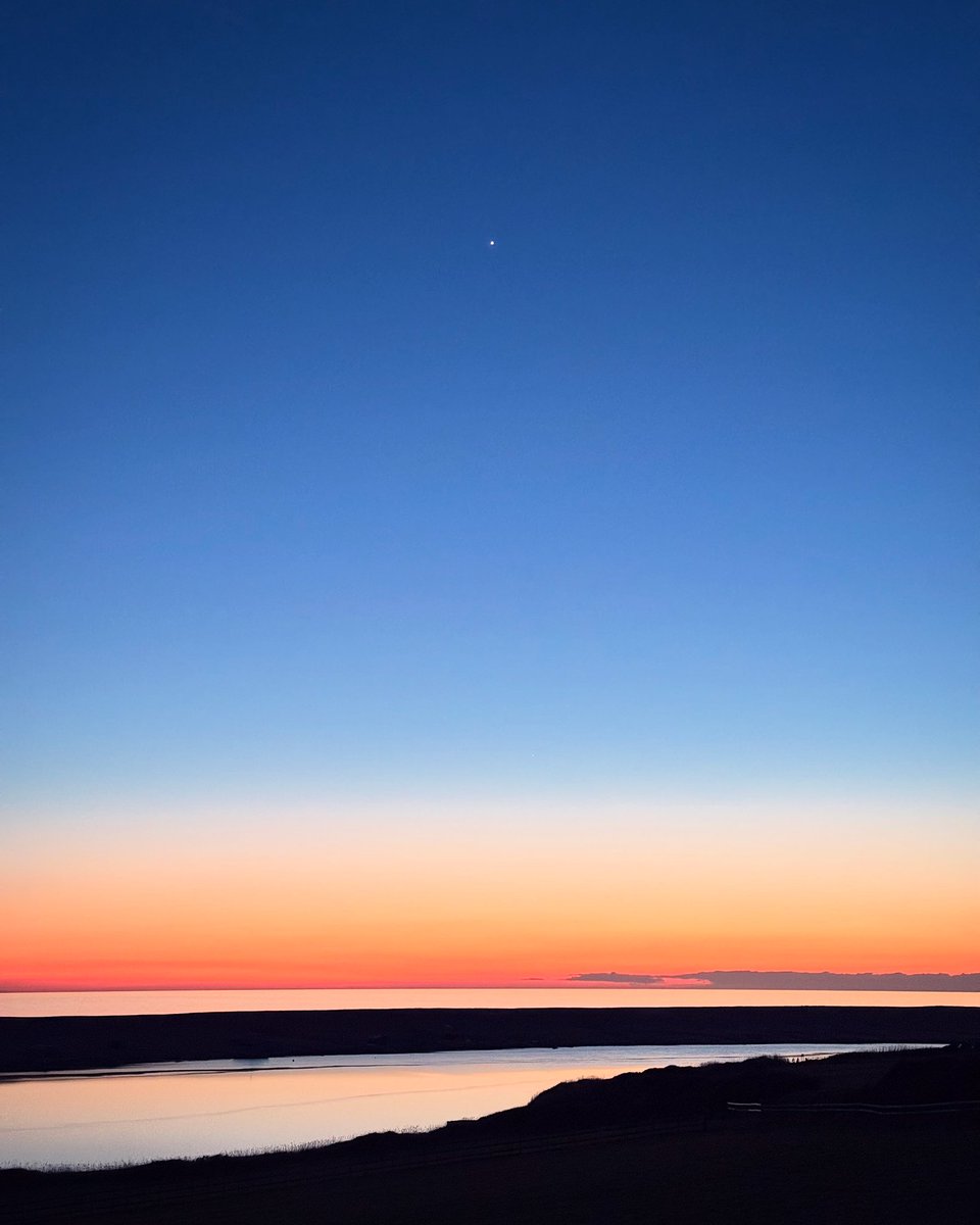 philmatthews's tweet photo. Planet spotting with the eldest 
#venus https://t.co/69PG6Od6yb