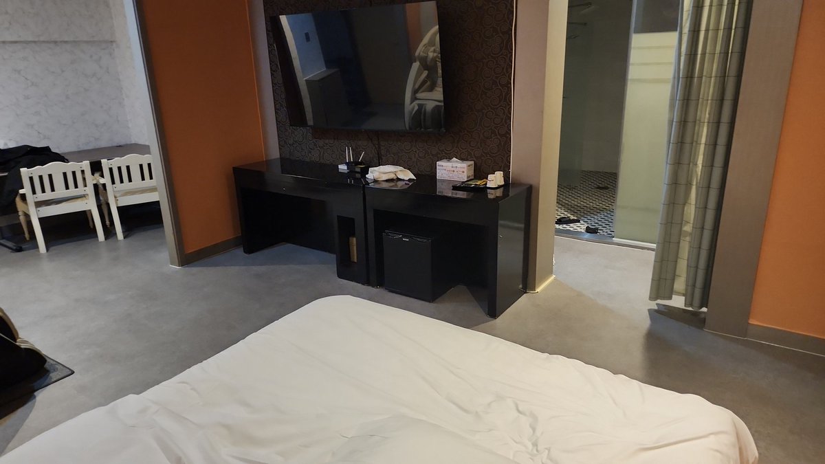 1일(토) 지금 천안 초대남, 초대녀 있을까요?? 장소는 두정동 모텔 입니다. 커플분 30대 입니다.  늦은시간이라 없을거 같은데 그래도 구해봅니다.
#천안 #충남 #아산 #평택 #안성 #경기남부
#세종 #부커만남 #부부만남  #커플만남 #섹트 #ㅊㄷㄴ #초대남 #초대녀 #충청도 #충청남도 #갱뱅