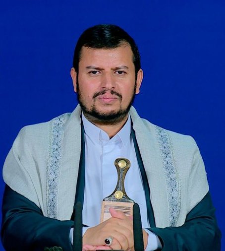مـع ابن البــدر تتعقم سنيــني 
ونبــض القــلب يزداد اندفاعه 
 
هـــدى ربي بشرحه يحتويني 
كم أتلذذ وكم وقت استـماعه

من القـــرآن شيّد صرح ديني 
وعزز في الحشا روح المـناعه 

دروس الحق تنقش في جبيني
وكبـد العمر يستنشق  طبــاعه 

أحمد الديلمي