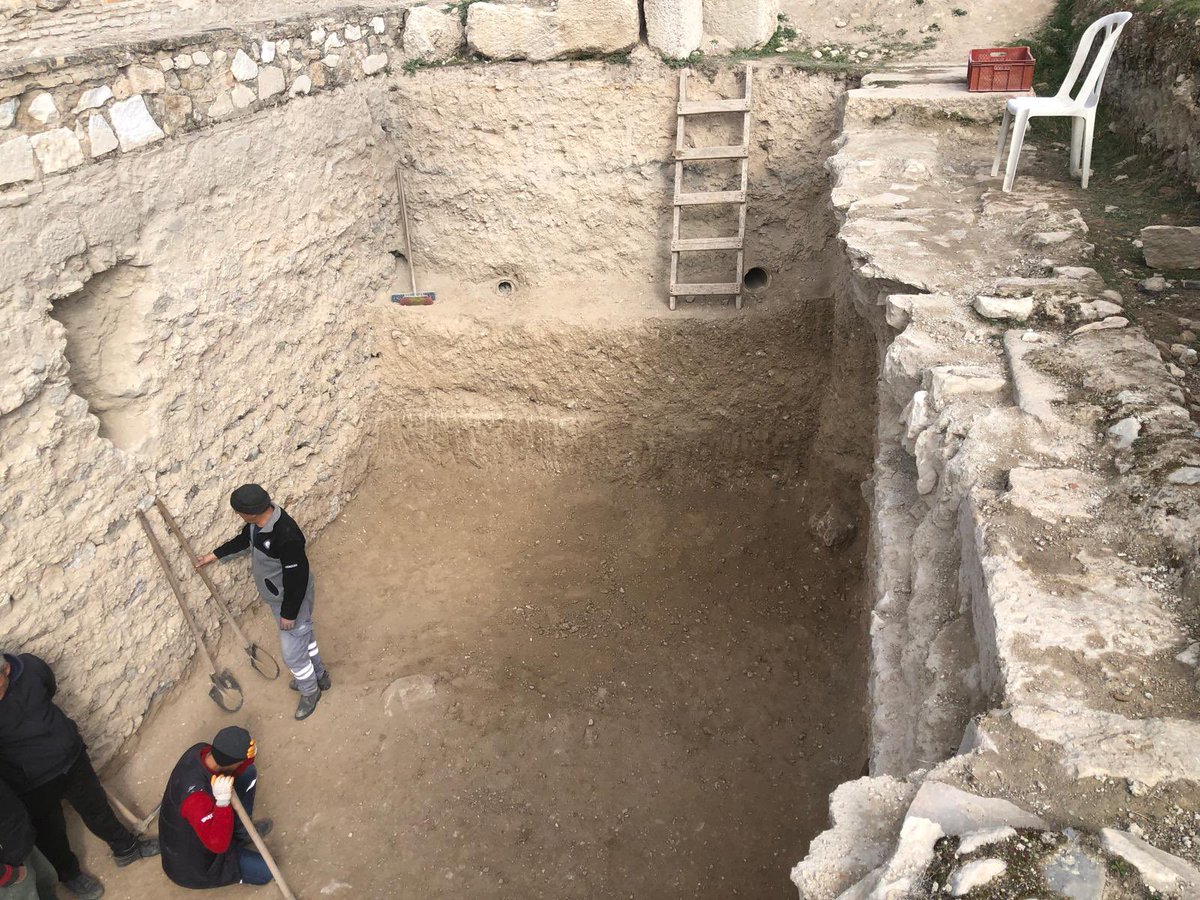 TripolisKazisi's tweet image. Tripolis’te antik çağa ait yapıların tabanlarına yaklaşık 3-9 m. arasındaki erozyon toprağı kazıldıktan sonra erişilir. @kvmgm @pauedutr