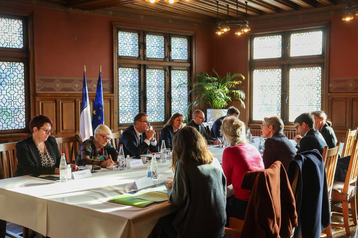 Élisabeth BORNE (@elisabeth_borne) on Twitter photo Échanges constructifs aujourd’hui avec <a href="/FLeturque/">Frédéric Leturque 🇪🇺🇫🇷</a>, président de la commission éducation de <a href="/l_amf/">AMF | Association des maires de France</a> sur la définition d’une nouvelle méthode de travail entre les élus locaux et l’Education nationale pour mieux préparer et anticiper la carte scolaire chaque année.
Élue d’un Échanges constructifs aujourd’hui avec <a href="/FLeturque/">Frédéric Leturque 🇪🇺🇫🇷</a>, président de la commission éducation de <a href="/l_amf/">AMF | Association des maires de France</a> sur la définition d’une nouvelle méthode de travail entre les élus locaux et l’Education nationale pour mieux préparer et anticiper la carte scolaire chaque année.
Élue d’un