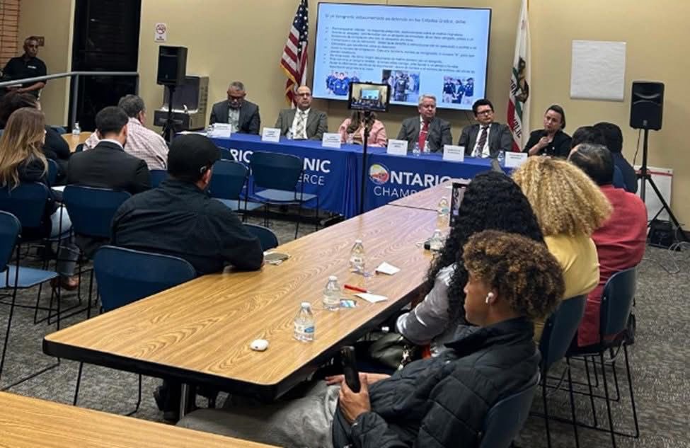 Participamos en Foro Migratorio: 1) Desinformación; 2) Personas con antecedentes criminales prioridad de deportación; 3) Recomendaron obtener documentos legales de protección. Participaron los Consulados El Salvador, Guatemala y México. Foro organizado por la <a href="/OntarioHispanic/">OntarioHispanicCC</a>