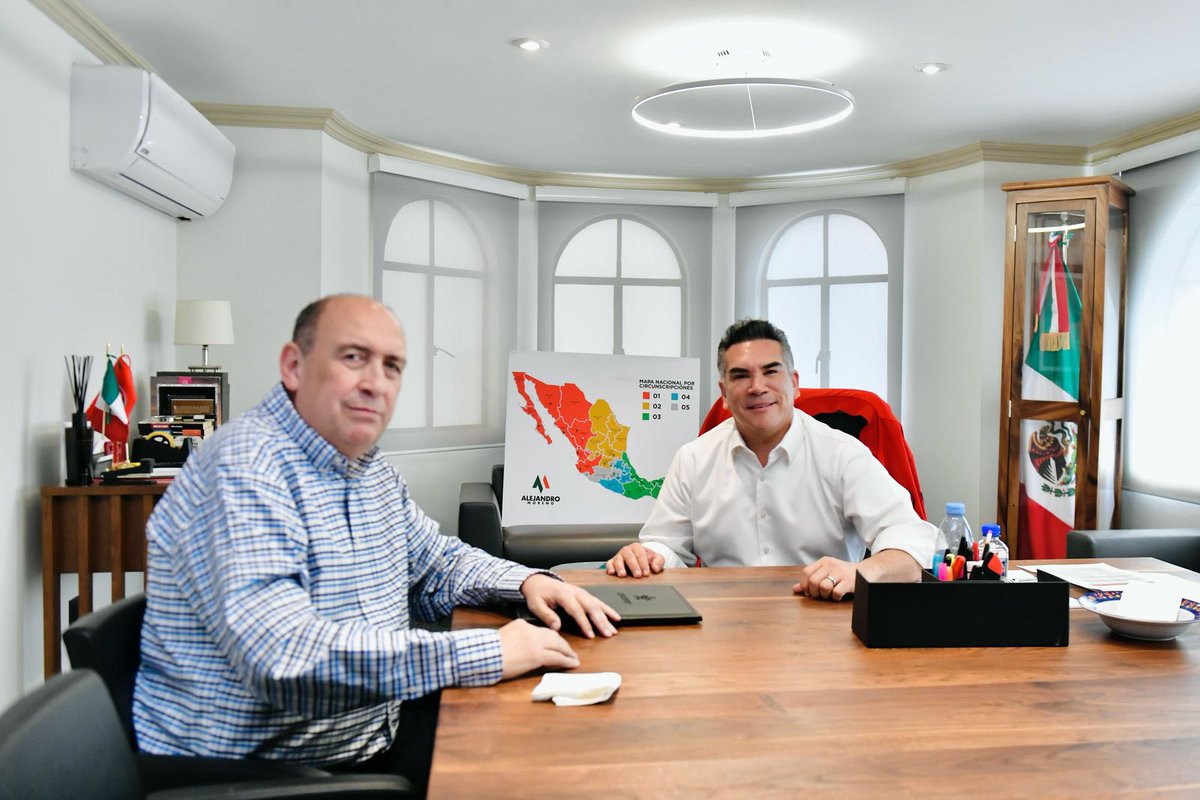 En reunión con el Coordinador de los <a href="/GPPRIDiputados/">Diputadas y Diputados Federales PRI</a>, mi amigo <a href="/rubenmoreiravdz/">Rubén Moreira</a>, cerrando filas por México.

El <a href="/PRI_Nacional/">PRI</a> es la verdadera oposición y desde la Cámara de Diputados seguiremos defendiendo al pueblo de México de los abusos de Morena. No vamos a permitir