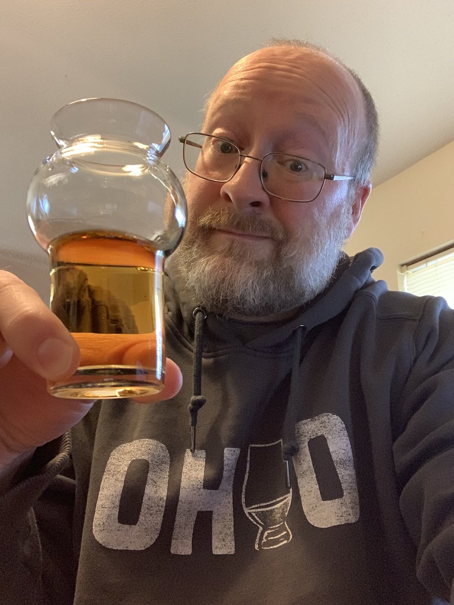 RealBMaxwell's tweet photo. Time for some #Lagavulin #Offerman Edition 11 Year Caribbean Rum Cask Finish #whisky 😎🥃💪🏴 #Islay #FridayNightDram #FND @JonMontag @avsharma77 @Kubrickx @DKenni @BrianVolkert @Imagicranium @whiskeytalk2U @RJellyman @Just4BeerLovers @AndyKenny27 @cb_phil @mjpm67 https://t.co/f8Hhe3OHDE