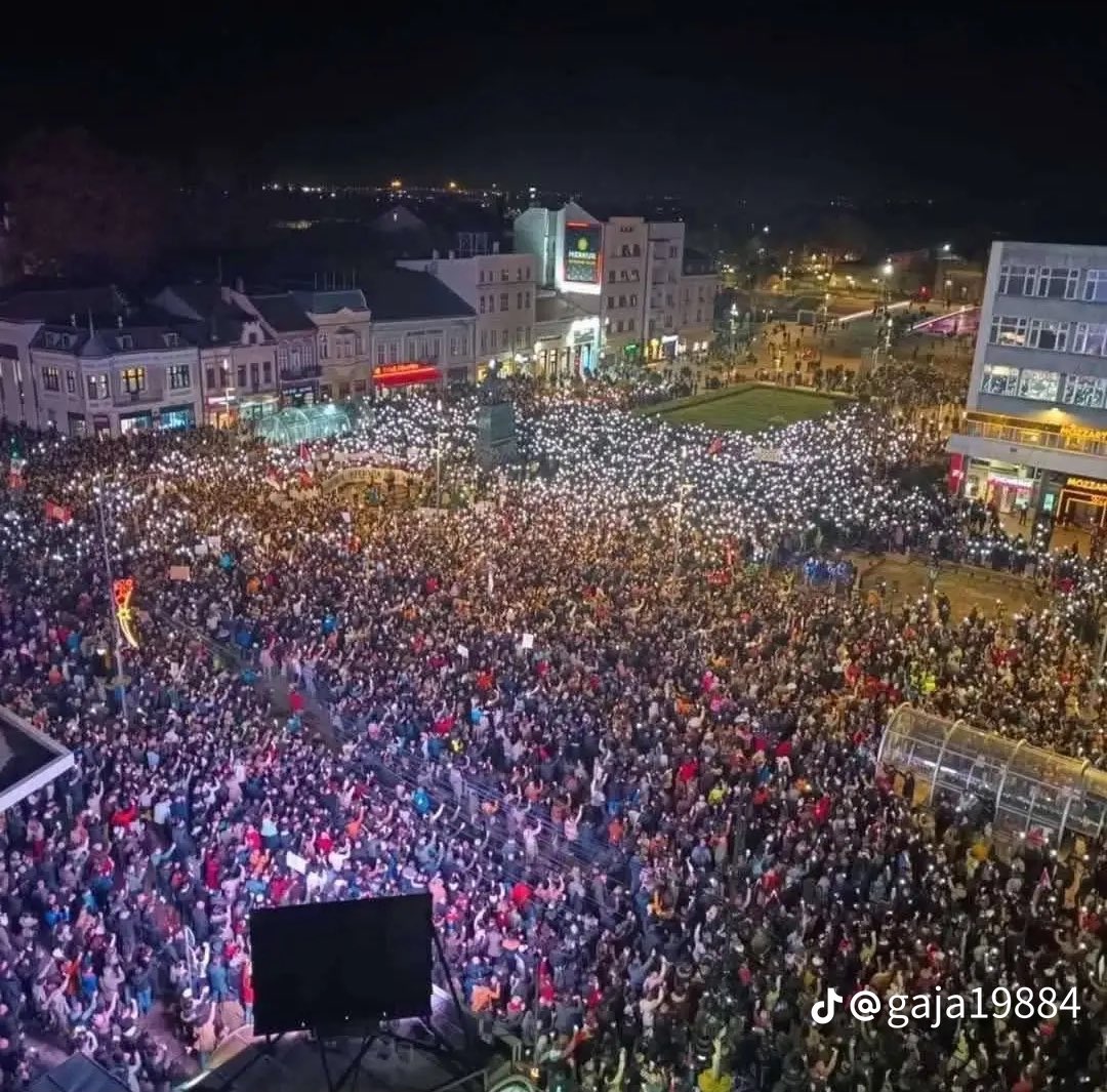 NRad17's tweet photo. Ја не памтим за свог живота проведеног у Нишу, а то је шест година и пар месеци да је овако лепо изгледао 🥹 https://t.co/t772IhE5f0